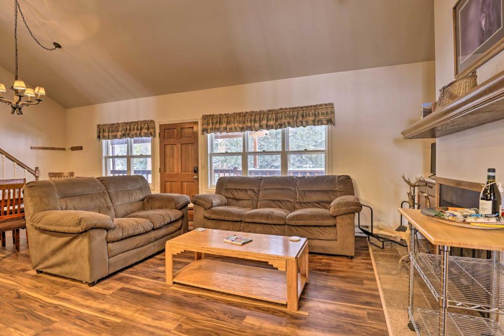 Cozy Grand Lake Retreat Fireplace and Stream Access photo 3