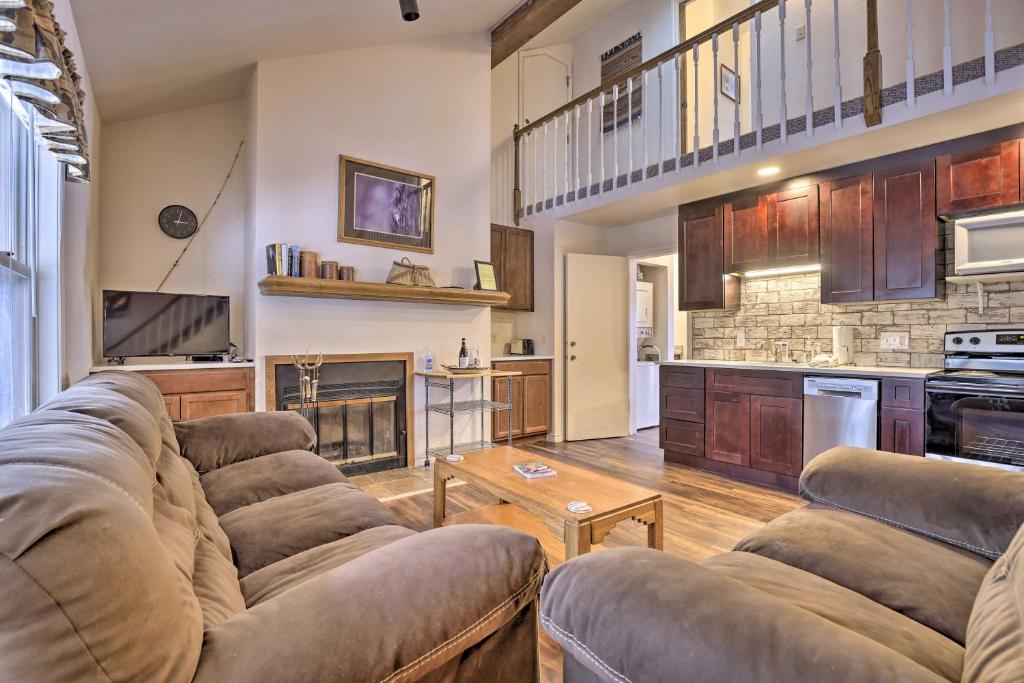 Cozy Grand Lake Retreat Fireplace and Stream Access photo 4