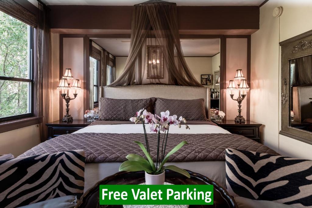 Hemingway Suites at Palm Beach Hotel Island image