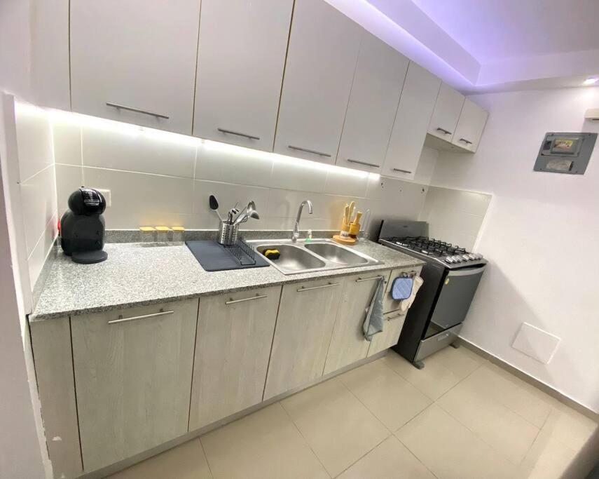 Apartamento lujoso en piso #10, zona centrica, picuzzi, hermoso paisaje, a 30 minutos de la playa y del aeropuerto internacional de las Américas photo 1