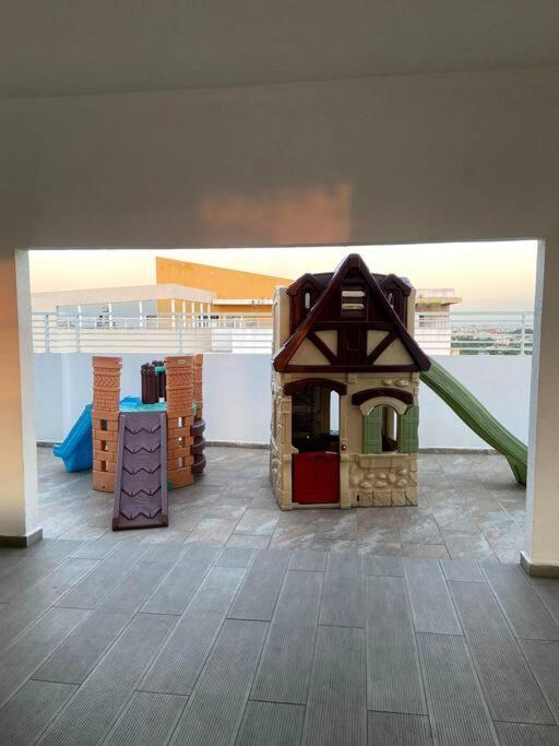 Apartamento lujoso en piso #10, zona centrica, picuzzi, hermoso paisaje, a 30 minutos de la playa y del aeropuerto internacional de las Américas photo 4