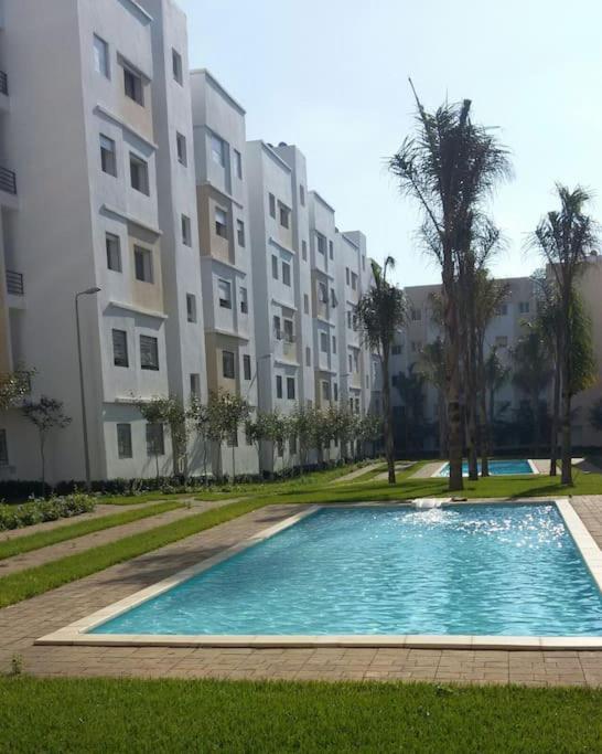 Appartement dans résidence privée avec piscine