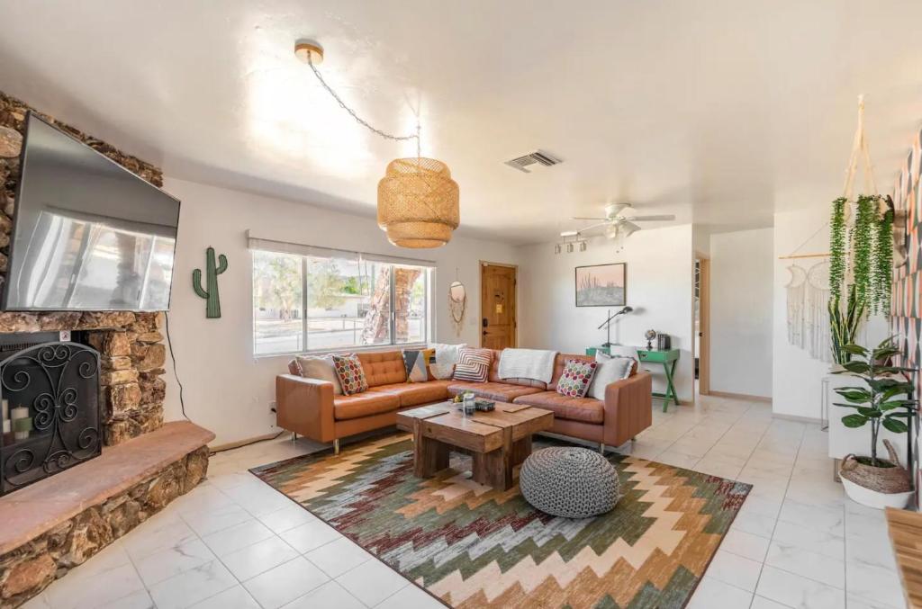 Tortoise Oasis - Hot tub, Shuffleboard, & More! photo 3