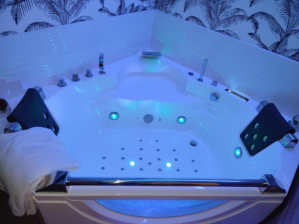 Love Story Chalet avec jacuzzi et sauna photo 1