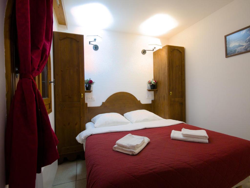 Happy Moose - Cosy Mont Blanc View apartment with sauna and swimming pool - Tap to explore photos
