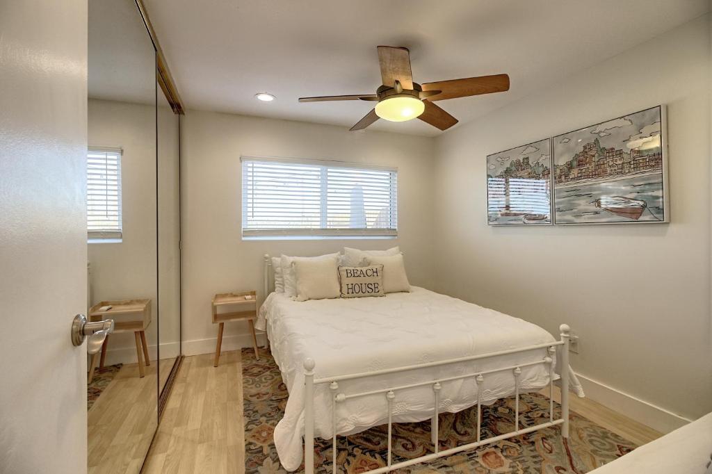 Quaint 2 bed/1 bath unit located in The Dunes photo 2