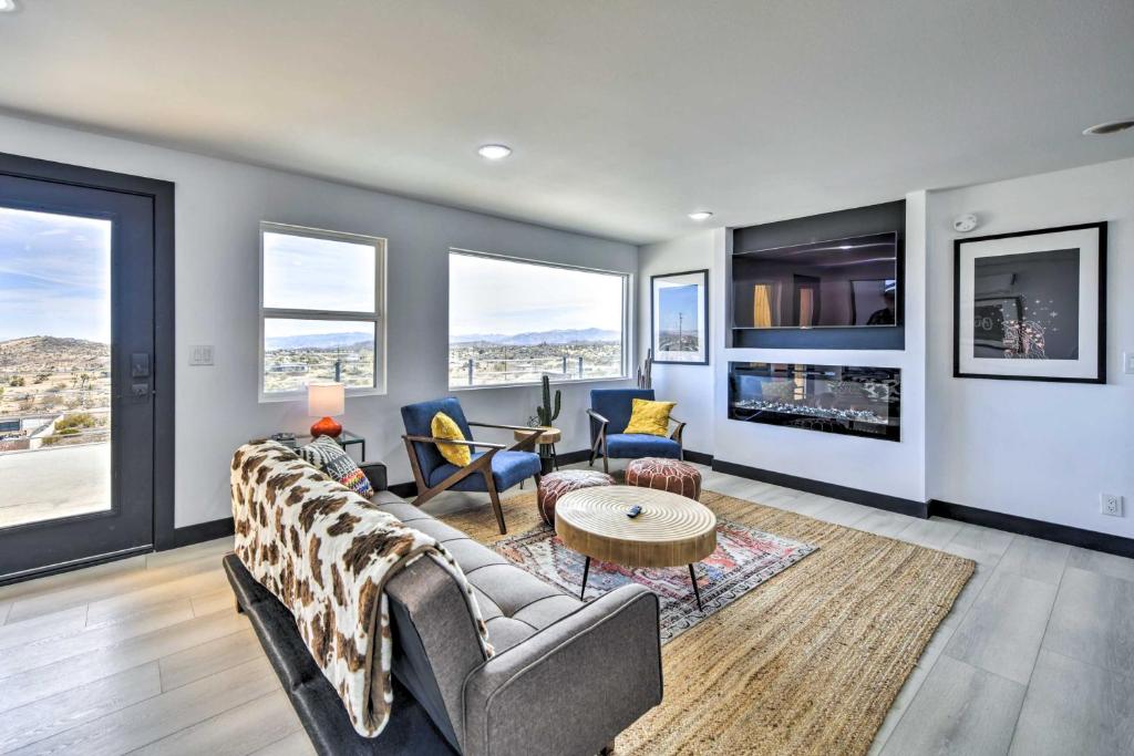 Hilltop Oasis with Sweeping Landscape Views photo 3