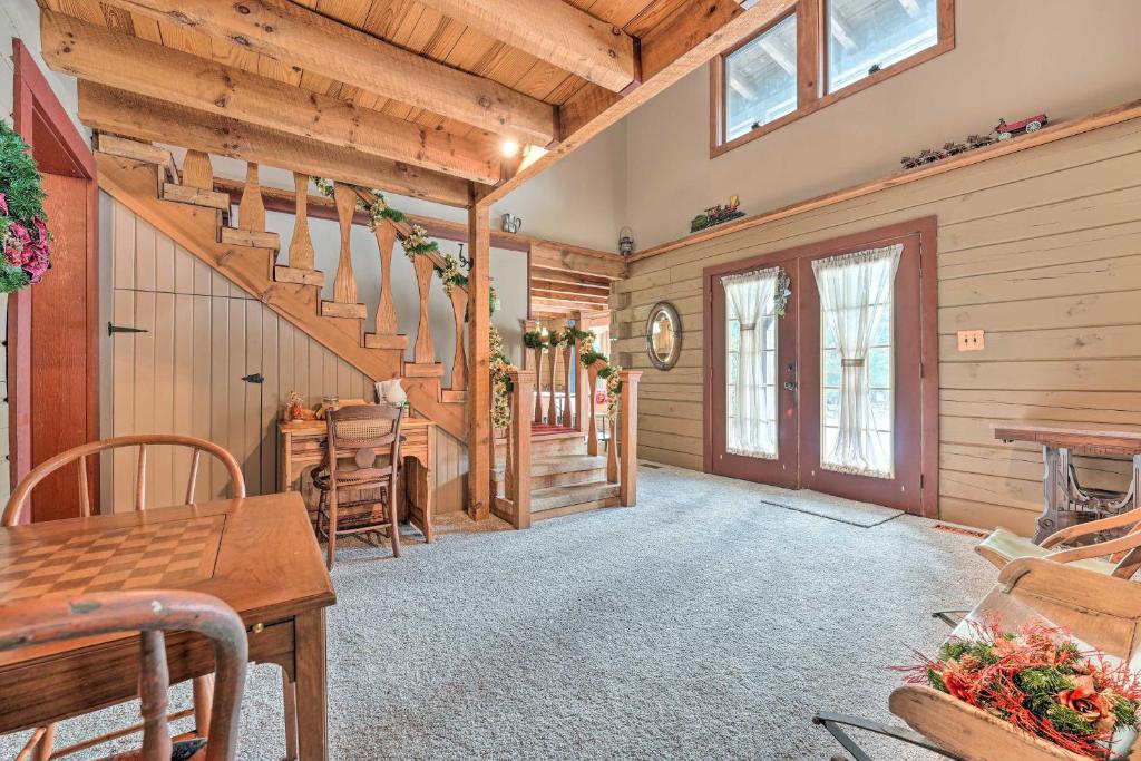 Primitive Goshen Pine Lodge with Fireplace! photo 3
