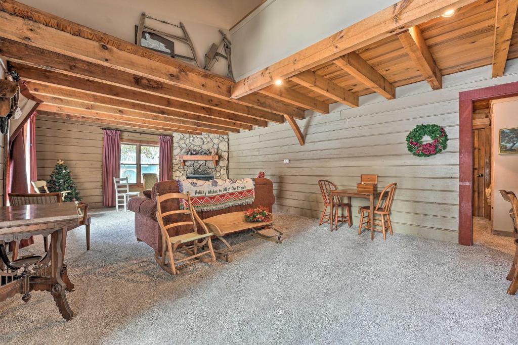 Primitive Goshen Pine Lodge with Fireplace! photo 4