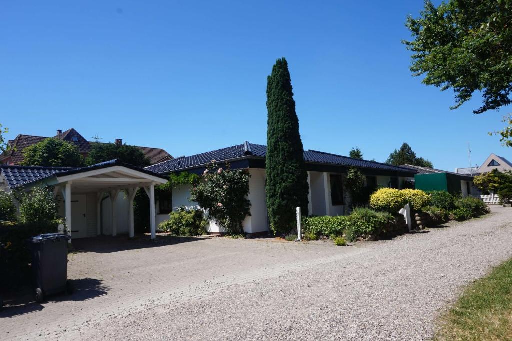 Seeperle 1, Ferienhaus am Leuchtturm mit traumhaftem Garten