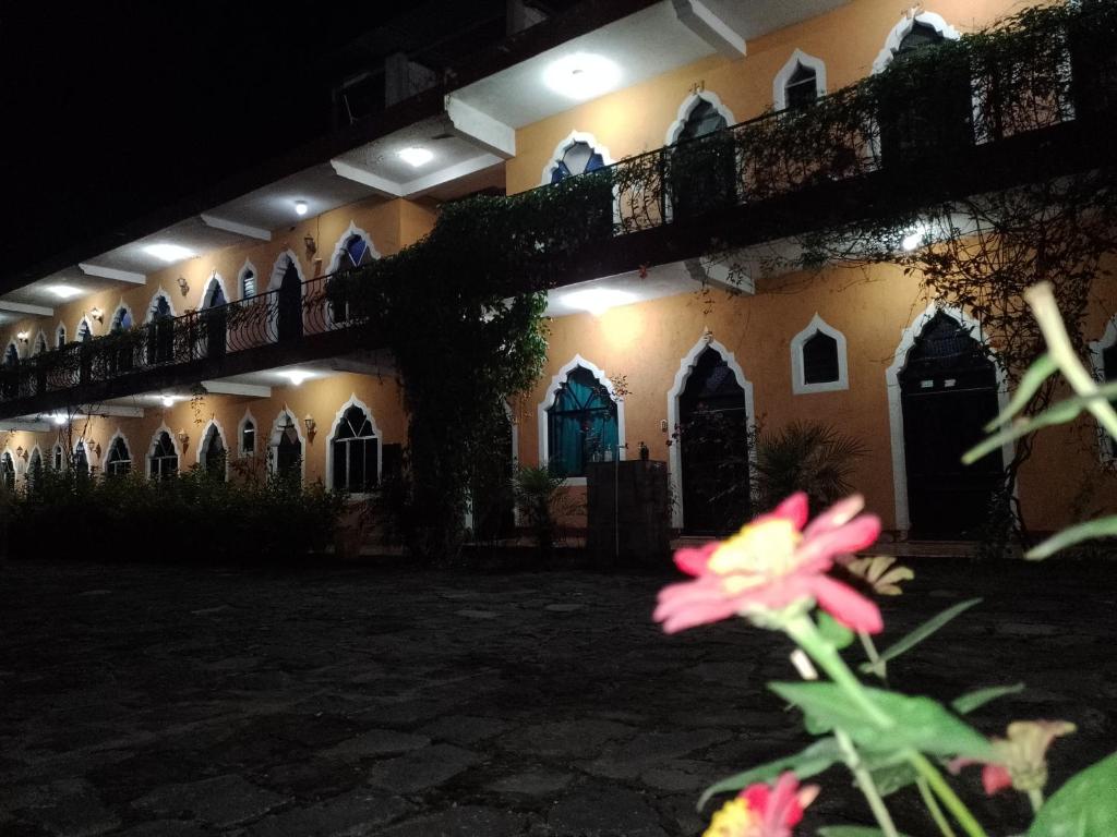 Hotel y Restaurante Tzutujil photo 2