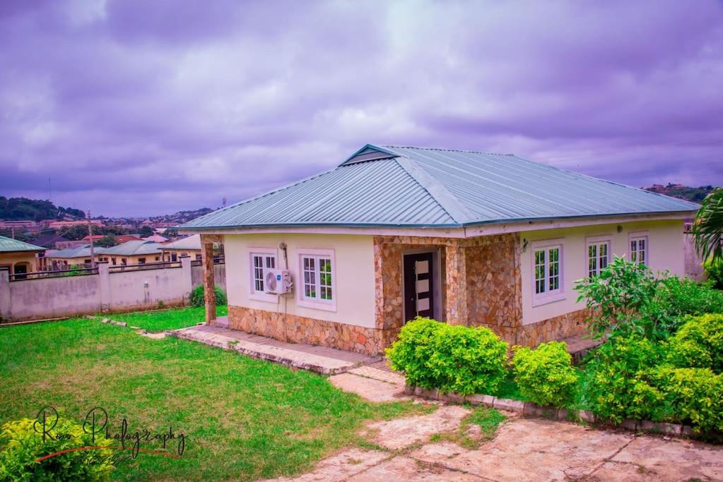 Dayspring Apartments. Entire house for guests. Ekiti