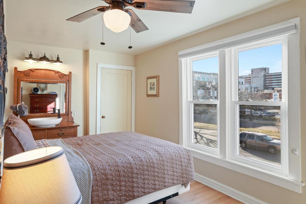 Spacious City House photo 2