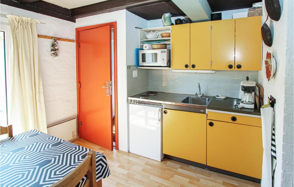 Beautiful Apartment In Sams With Kitchen photo 4