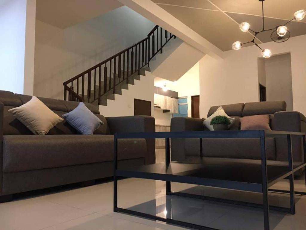 Michelle Escadia Homestay 3, 4 bedrooms unit