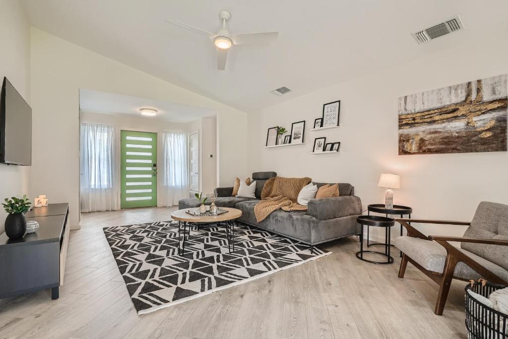Cozy Stylish Home in Round Rock! photo 3