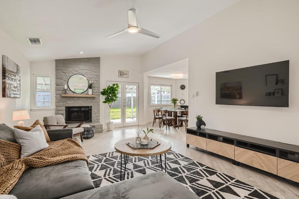 Cozy Stylish Home in Round Rock! photo 4
