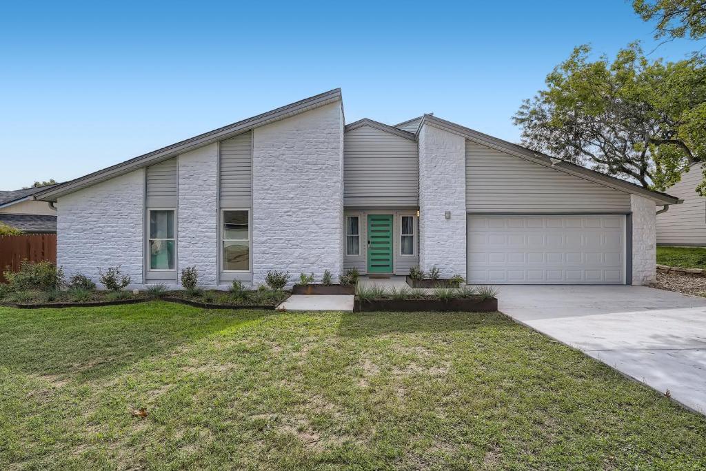 Cozy Stylish Home in Round Rock! photo 1