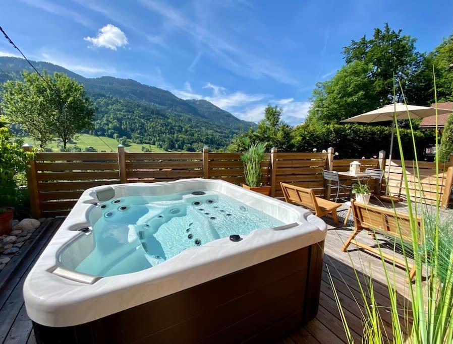 Androsace Appartement dans Chalet bois avec Jacuzzi privatif Terrasse et Vue Montagne photo 2