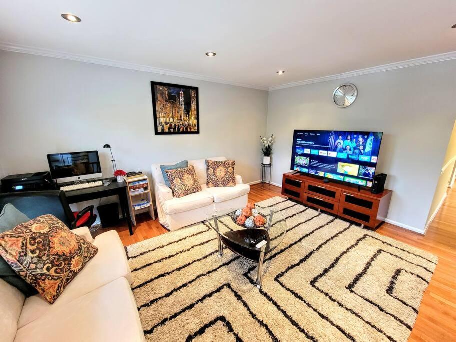 Awesome Home in suburb Washington DC near Airport with WiFi and Parking