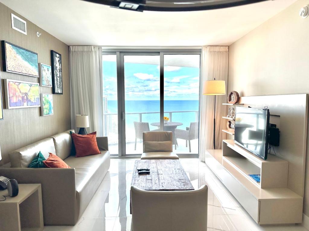 Hyde Resort Oceanview Luxurious 2-Bedroom PH 6Pax photo 1