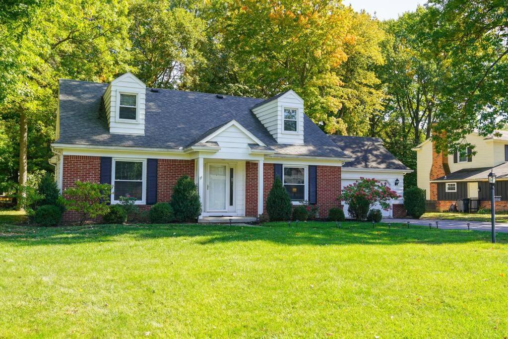 4BR/2.5BA Home boasting 2400sqft and Eat-in KTN photo 2