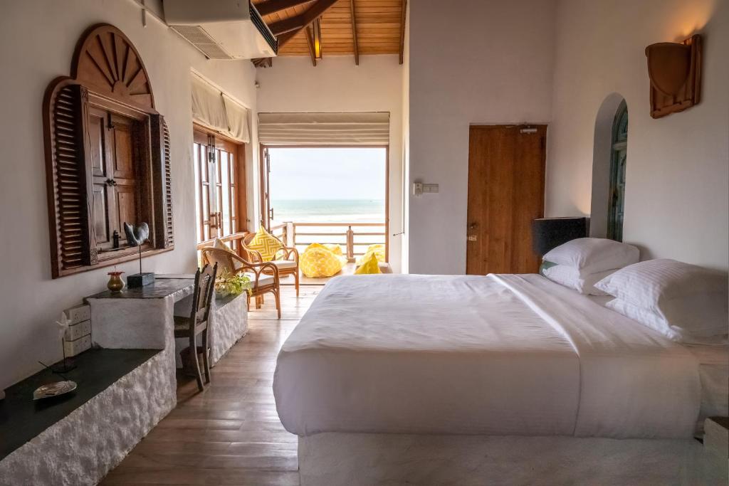 Sānti Beach House with pool & beach photo 1