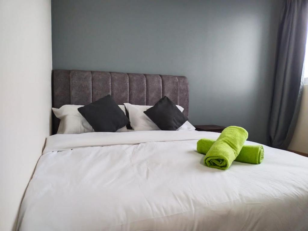 3 bedrooms big house saville cheras MRT with balcony photo 1
