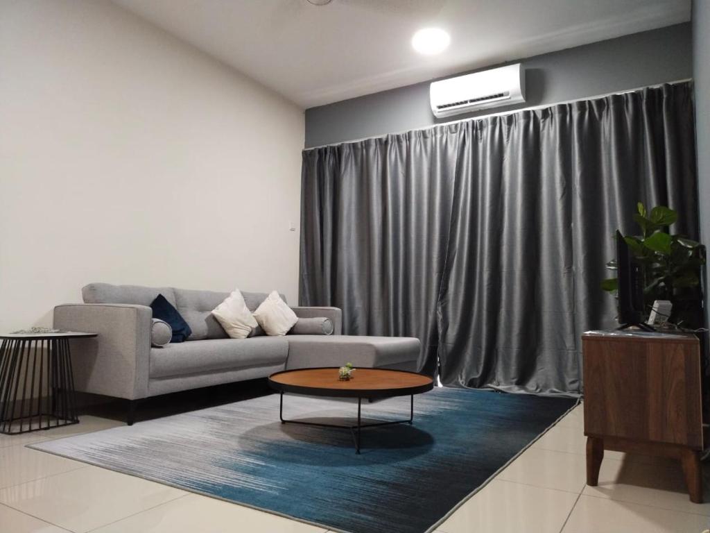 3 bedrooms big house saville cheras MRT with balcony photo 2