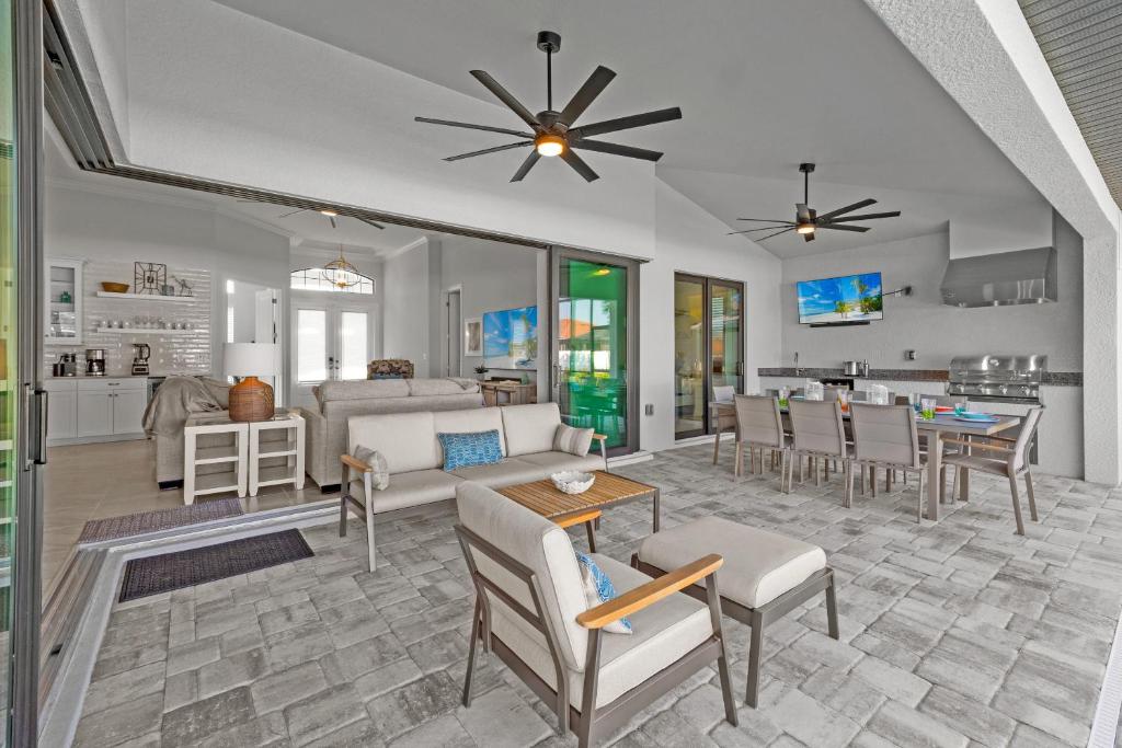 Absolutely stunning home that truly embodies Florida living, Villa Blue Starfish image