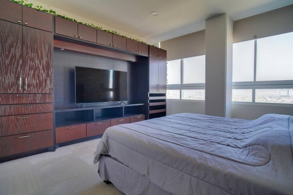 Best Apt Luxury Modern New 2BR Gym Pool 3mins SPGG photo 2