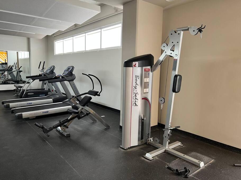 Best Apt Luxury Modern New 2BR Gym Pool 3mins SPGG photo 3