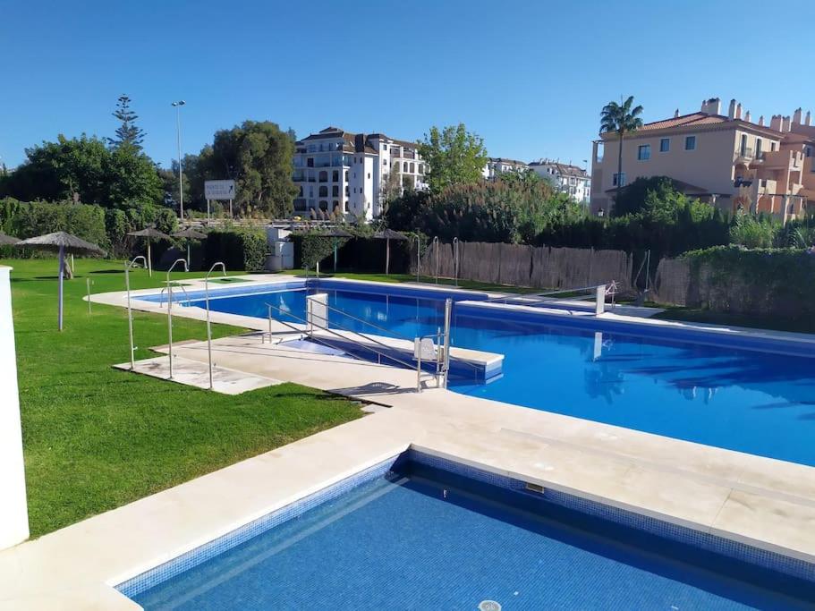Apartamento entero con solárium en Sabinillas, a pie de la playa y del Puerto de la Duquesa photo 1