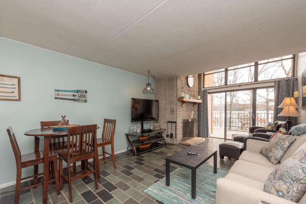 306C One Bedroom One Bath photo 3