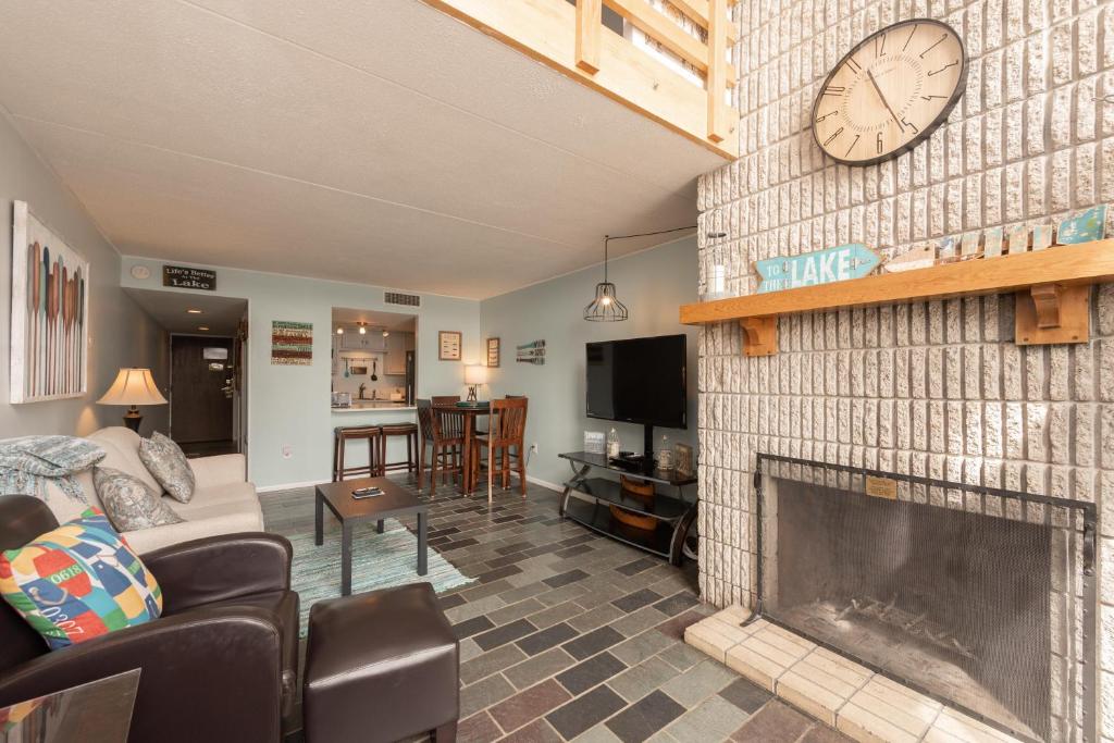 306C One Bedroom One Bath photo 1