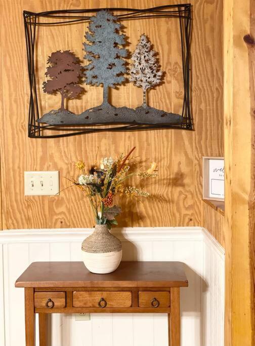 One of a Kind Rustic Log Cabin near Bryce Resort - Large Game Room - Fire Pit - Large Deck - BBQ photo 3