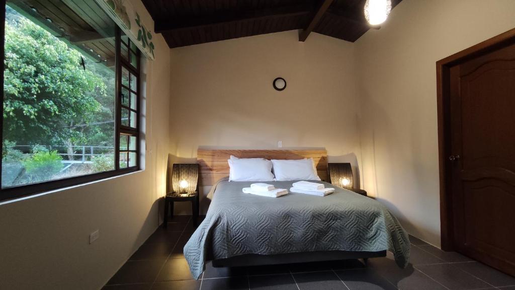 "Casa Verde" en Baños de Agua Santa con vista al volcán Tungurahua photo 1