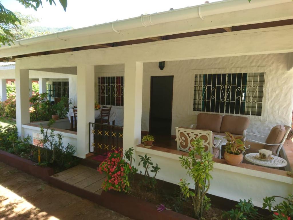 HCS Bungalows Turtle Bay Rustic Bungalow photo 3
