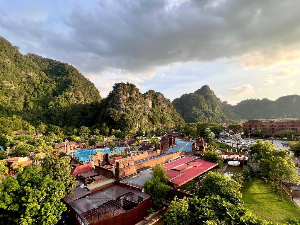 6pax 2BR Nomado suites Lost world of Tambun Sunway Onsen photo 2