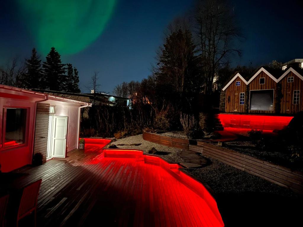 ICELAND SJF Villa, Hot tub & Outdoor Sauna Amazing Mountains and City View Over Reykjavík photo 4