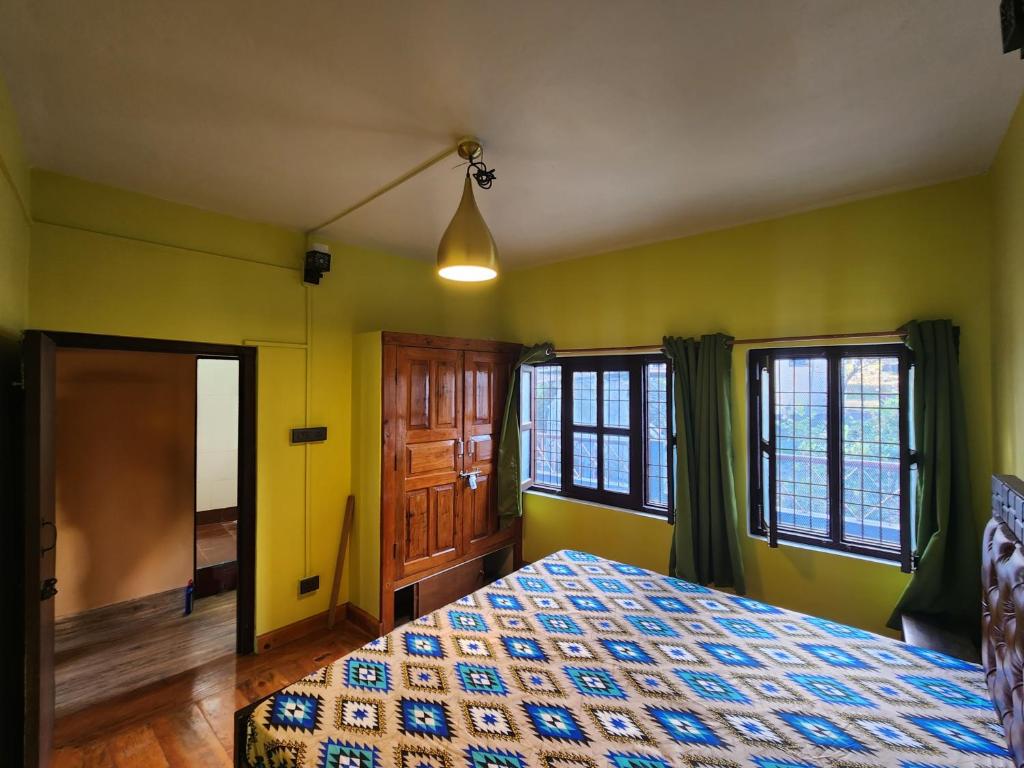 Yellow House photo 1