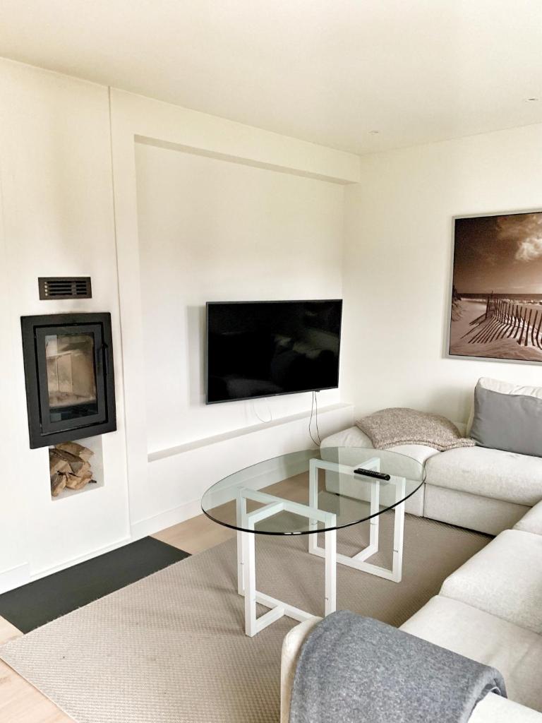 Familjevänligt hus med pool och tennisbana photo 1
