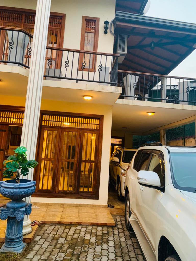 Tharu Villa Kottawa