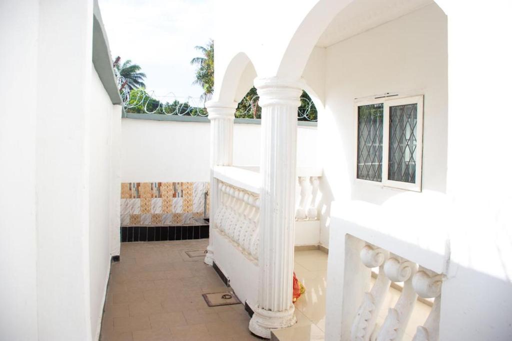 Jobz Luxury Rental - White Villa photo 4