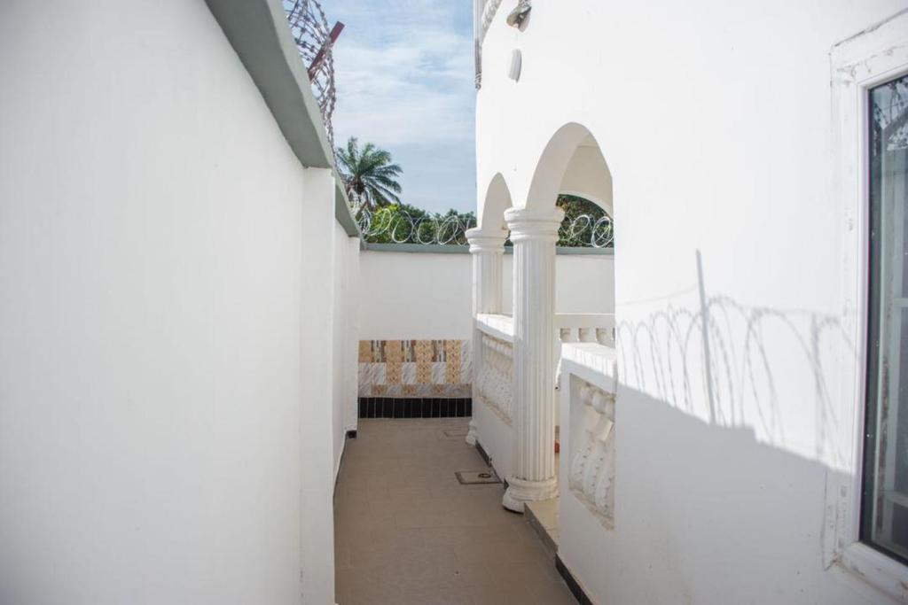 Jobz Luxury Rental - White Villa photo 2