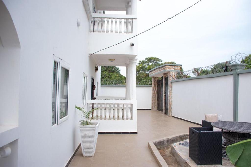 Jobz Luxury Rental - White Villa photo 1