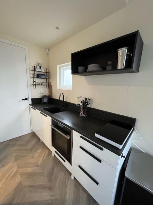 Renovated & private Tinyhouse Den Haag short stay appartment photo 3