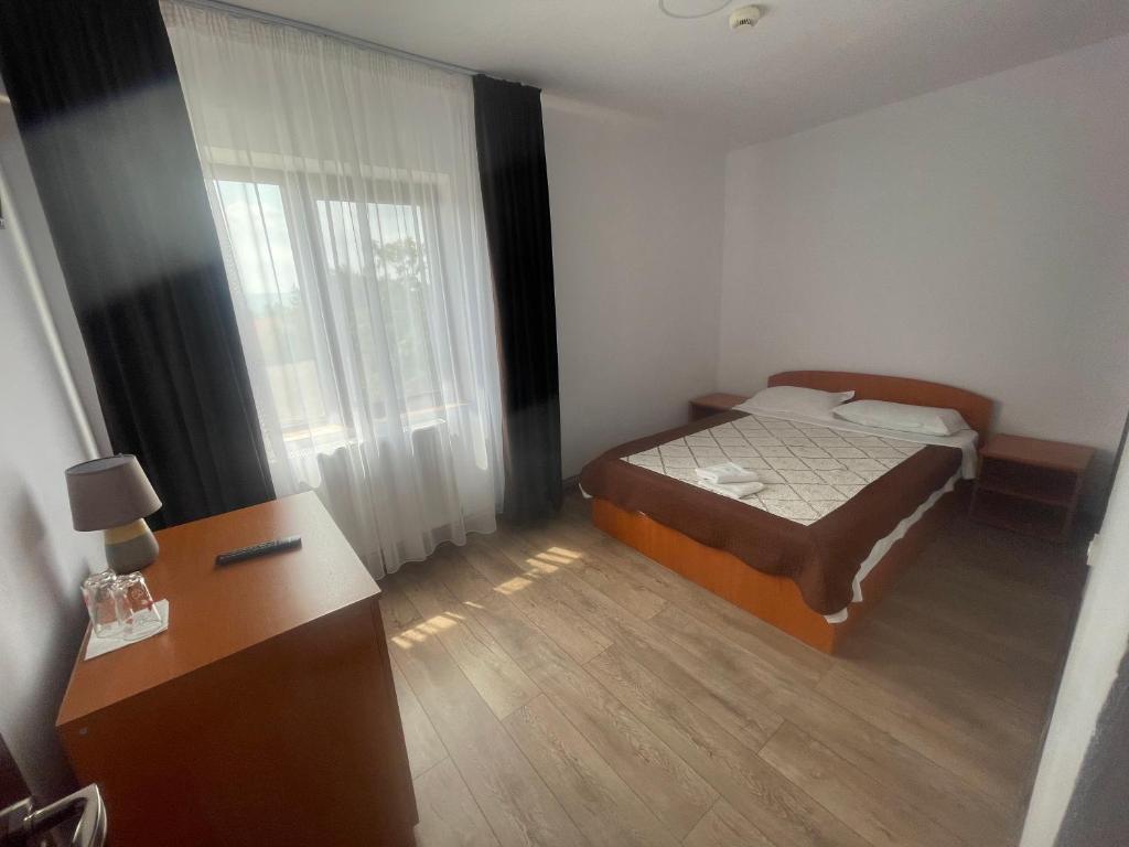 Hotel Tata Si Fii photo 1