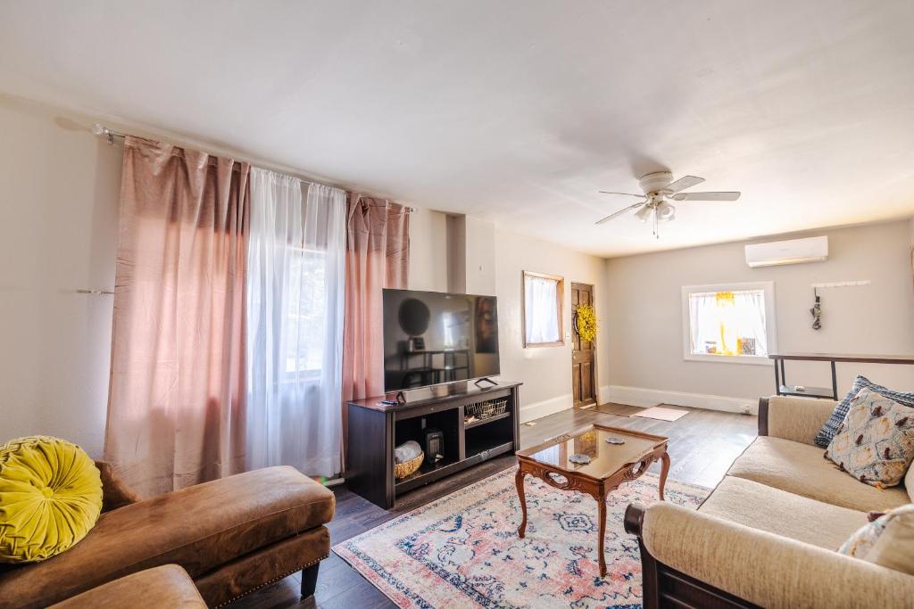 Relaxed Asheville Apartment - Pet-Friendly image