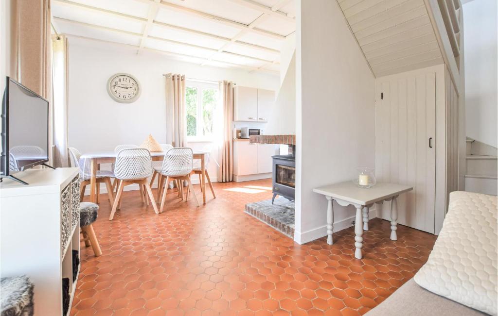 Amazing Home In Saint-aubin-sur-mer With Wifi And 3 Bedrooms photo 3